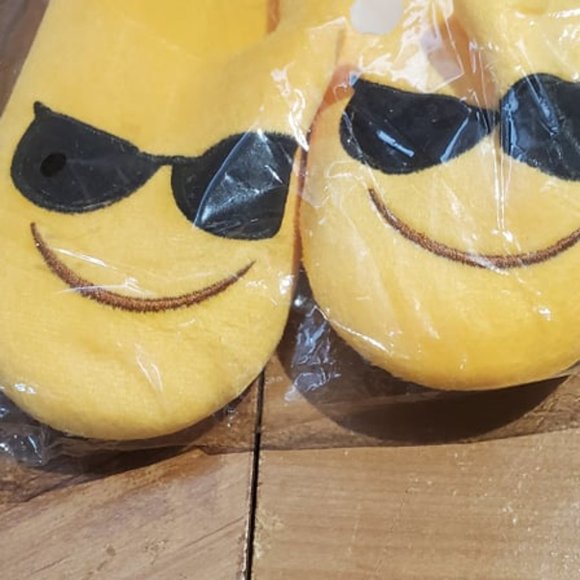 Kids Slippers - Picture 3 of 3